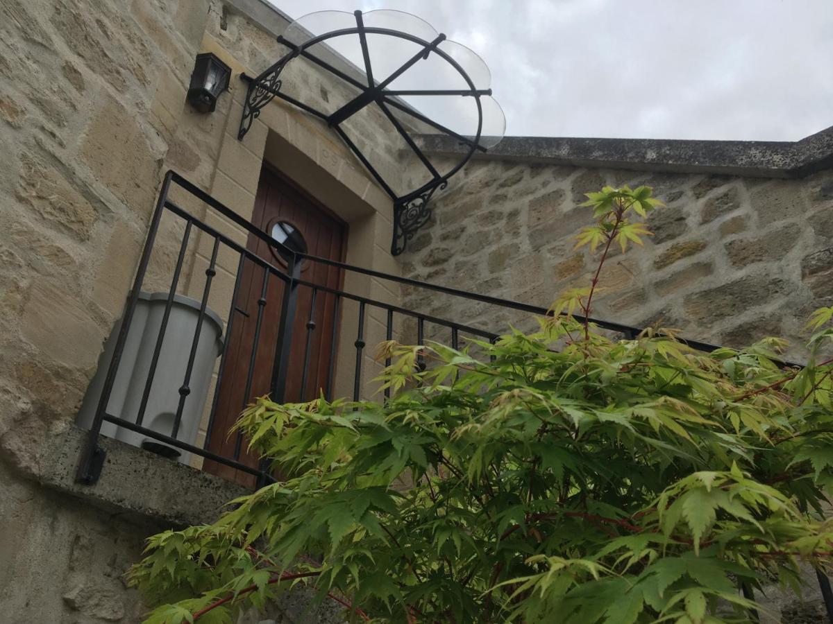 La Tour De Flandre Apartment Rousseloy Bagian luar foto