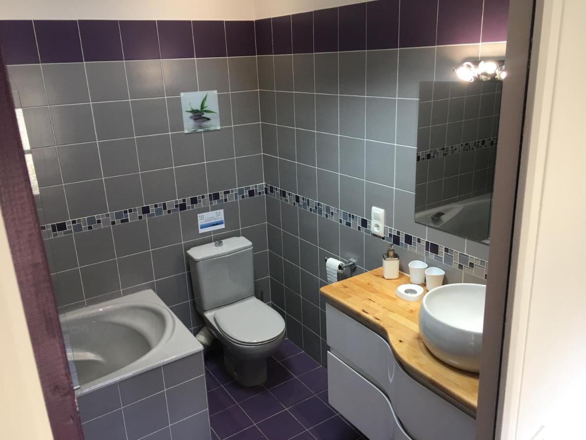 La Tour De Flandre Apartment Rousseloy Bagian luar foto