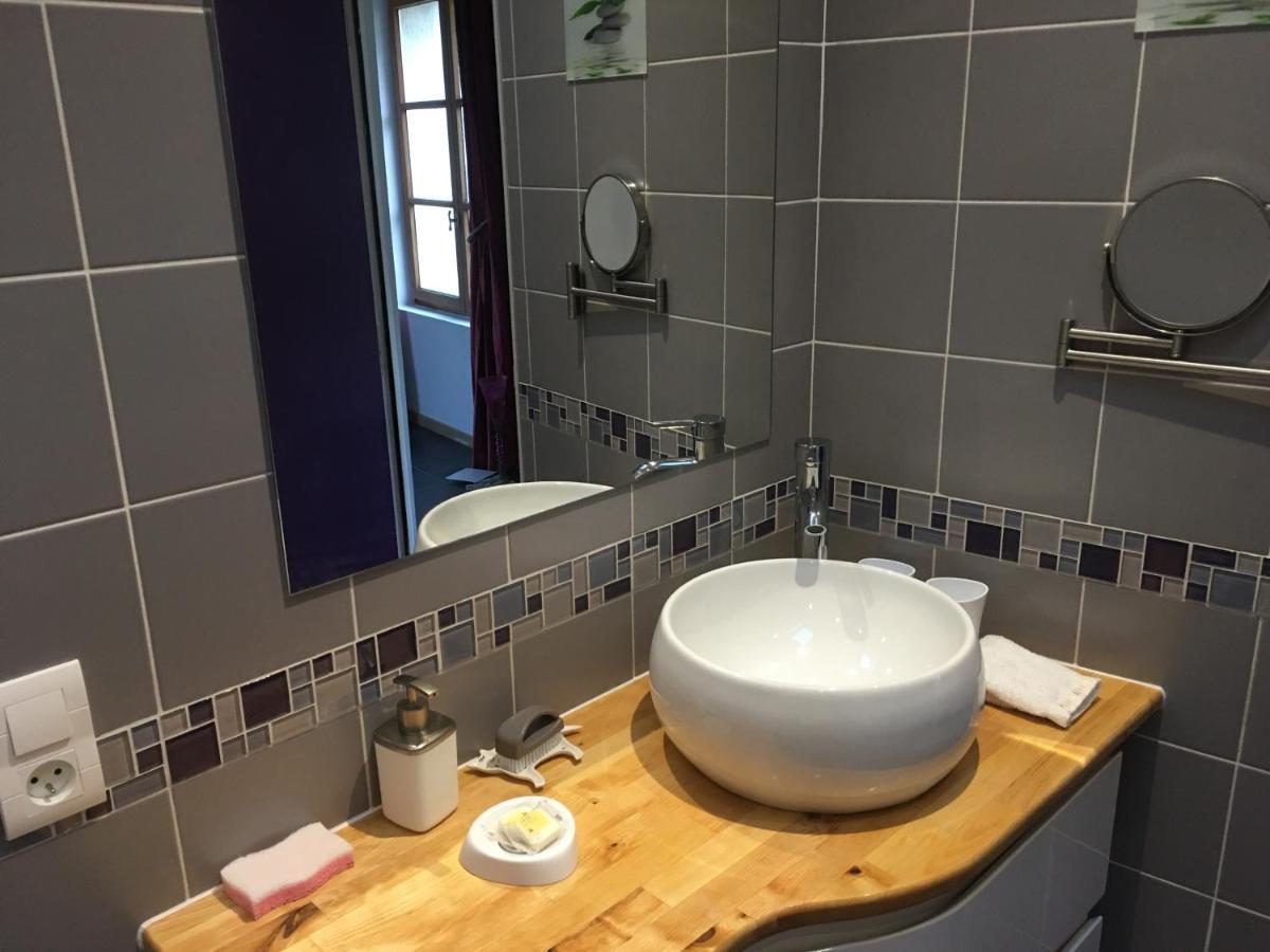 La Tour De Flandre Apartment Rousseloy Bagian luar foto