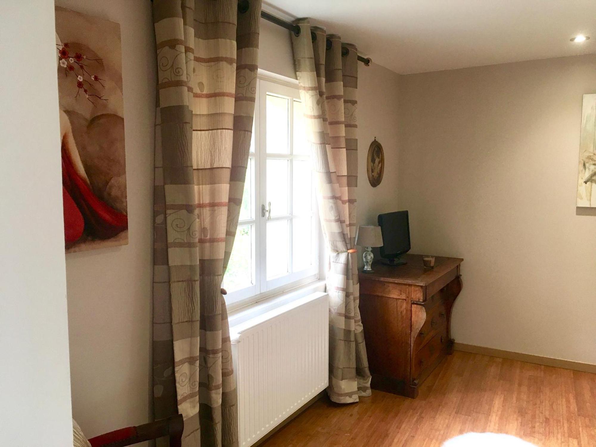 La Tour De Flandre Apartment Rousseloy Ruang foto
